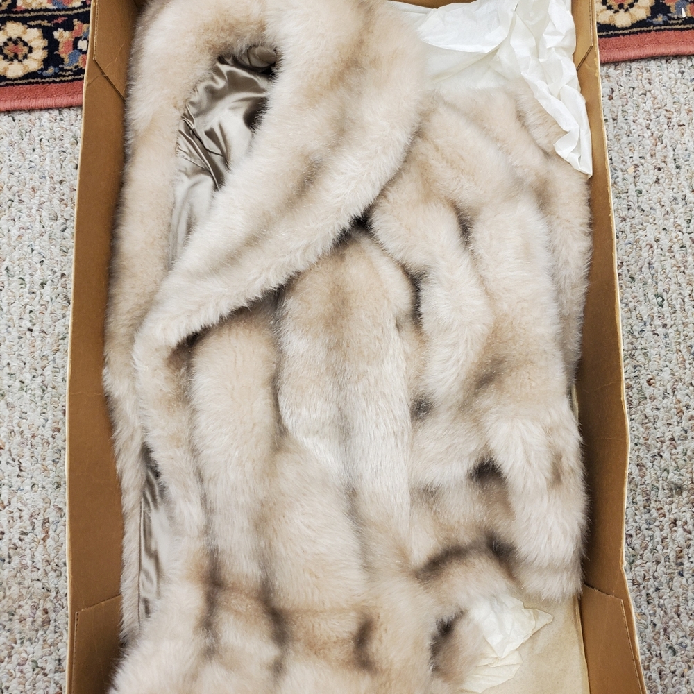 Regina Glenara by Glenoit Fur Cape